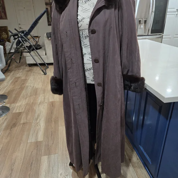Chic Women's MochaTrench Coat with Fur Collar.  Fur Removes From Entire Coat - Picture 4 of 8